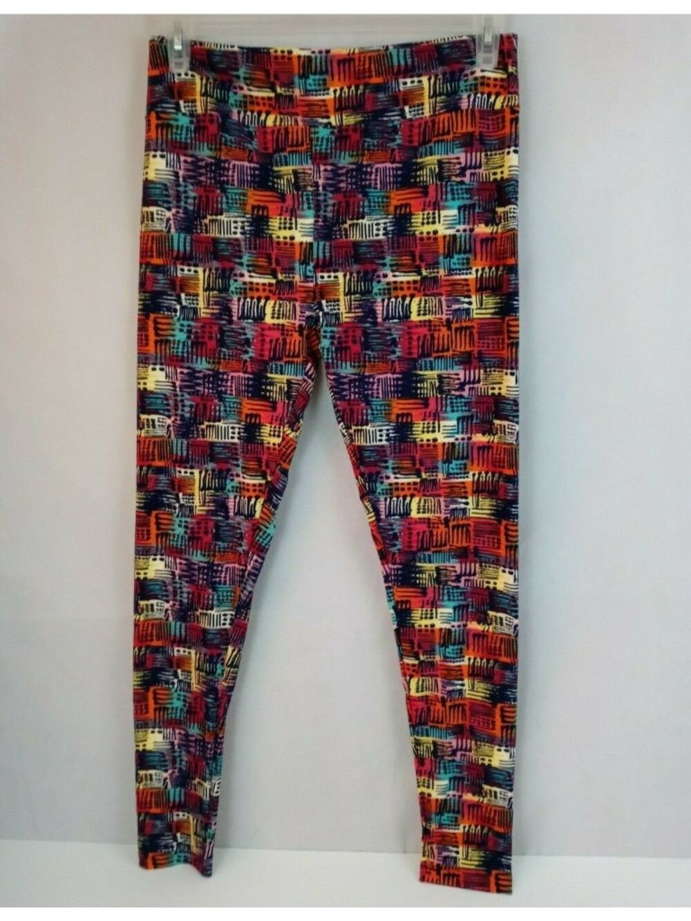 New LuLaRoe Tall & Curvy Leggings With Colorful Lines & Dots Design